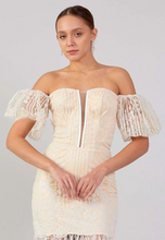 Charger l'image dans la galerie, Robe de Cocktail - Hors de l'épaule, Mini, Tulle, Colonne, Réguliers, couleur Champagne
