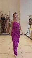 Charger et lire la vidéo dans la visionneuse de la Galerie, Une Epaule Maxi Lycra Colonne Réguliers Fuchsia Robe de Soirée

