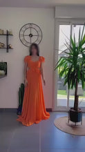 Charger et lire la vidéo dans la visionneuse de la Galerie, Robe de Soirée- Manche courte Maxi Chiffon Colonne Réguliers Orange
